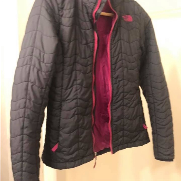 Women’s original The North face jacket - Picture 2 of 3
